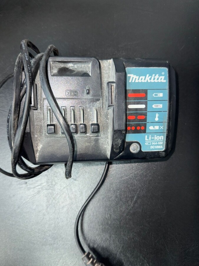 Зарядное устройство Makita