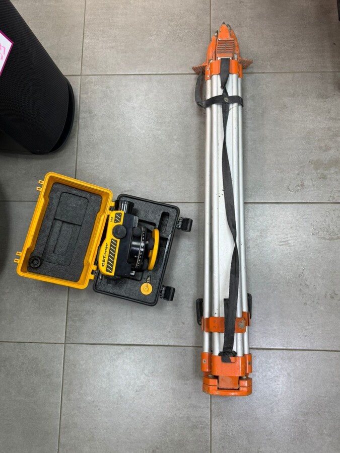 Нивелир оптический CST/berger + штатив